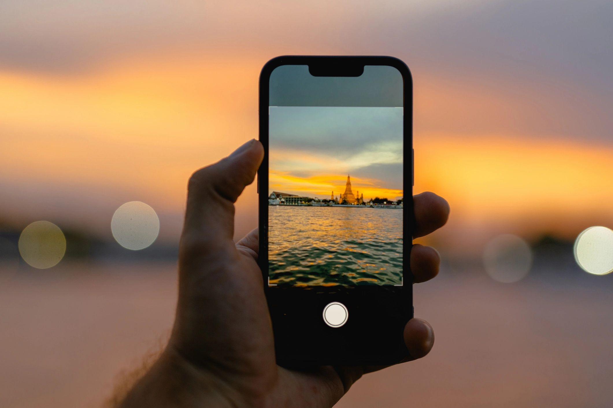 Smartphone screen in use for a practical phone guide
